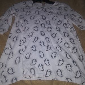 white elbow sleeve shirt